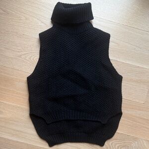 Eleventy Black Sleeveless Turtleneck Sweater